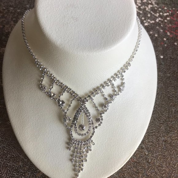 BEAUTIFUL RHINESTONE NECKLACE STATEMENT PIECE - Picture 1 of 3